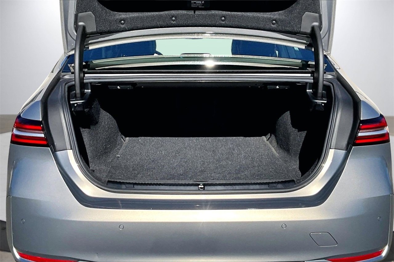 Used 2024 BMW 530i w/ Premium Package image 26