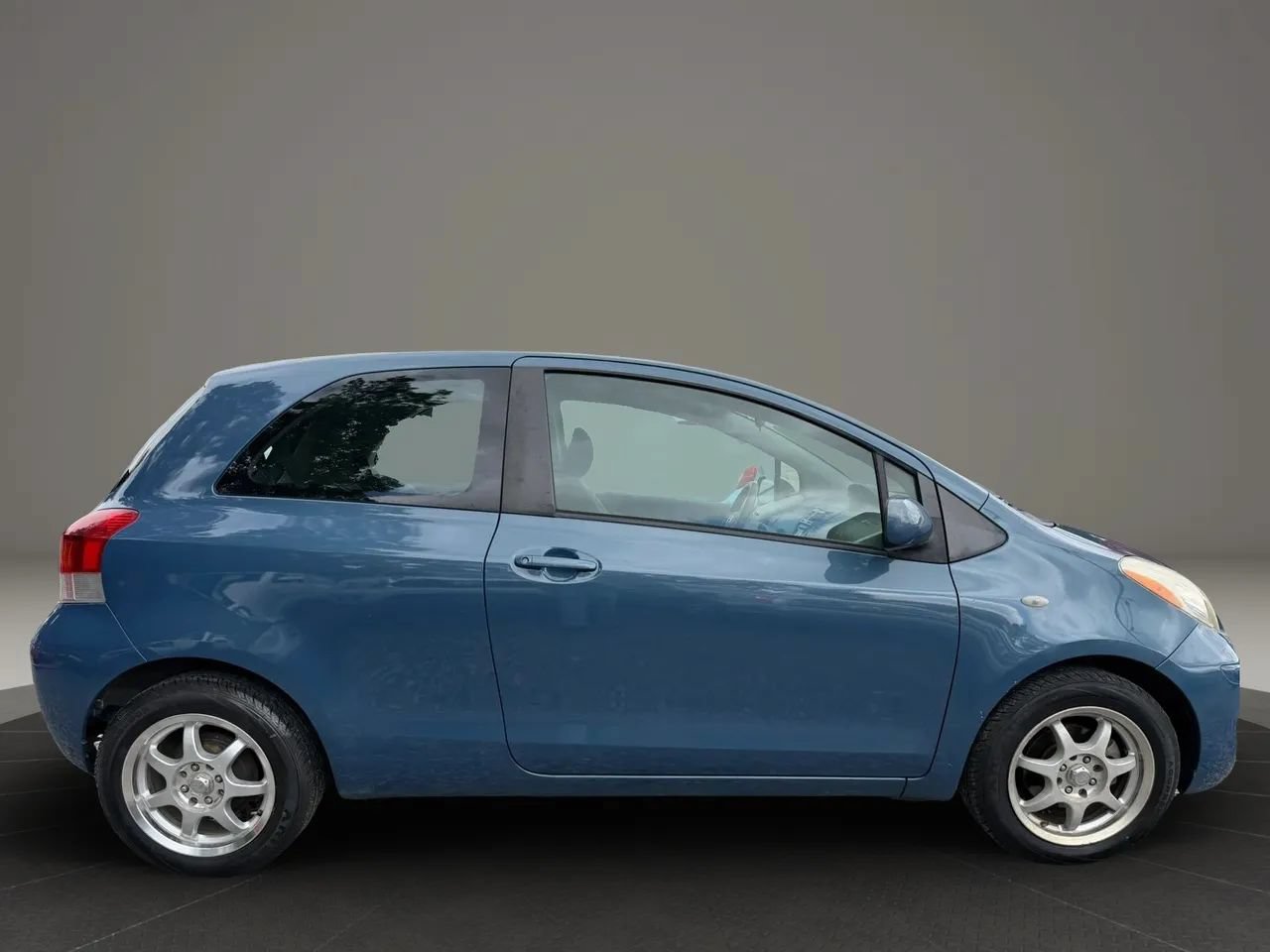 Used 2009 Toyota Yaris S FWD image 9