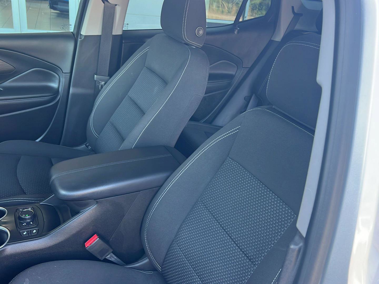 Used 2022 GMC Terrain SLE w/ Driver Convenience Package FWD image 29
