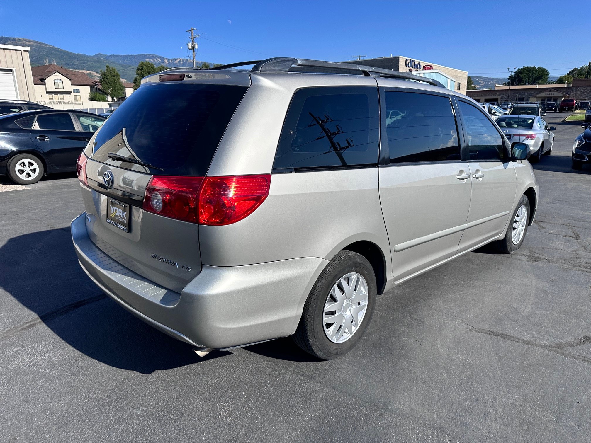 Used 2009 Toyota Sienna CE FWD image 3