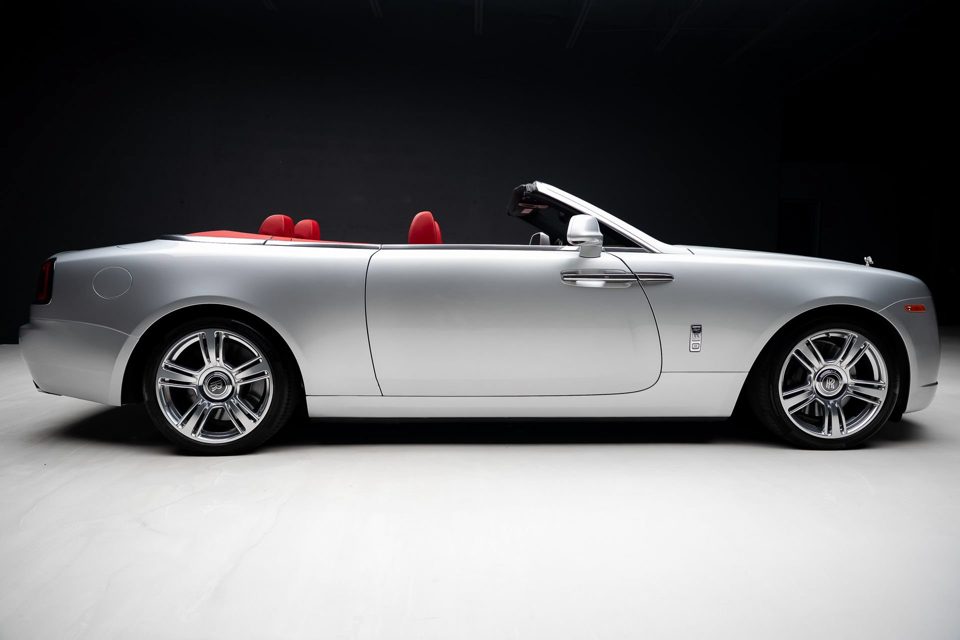 Used 2017 Rolls-Royce Dawn RWD image 38