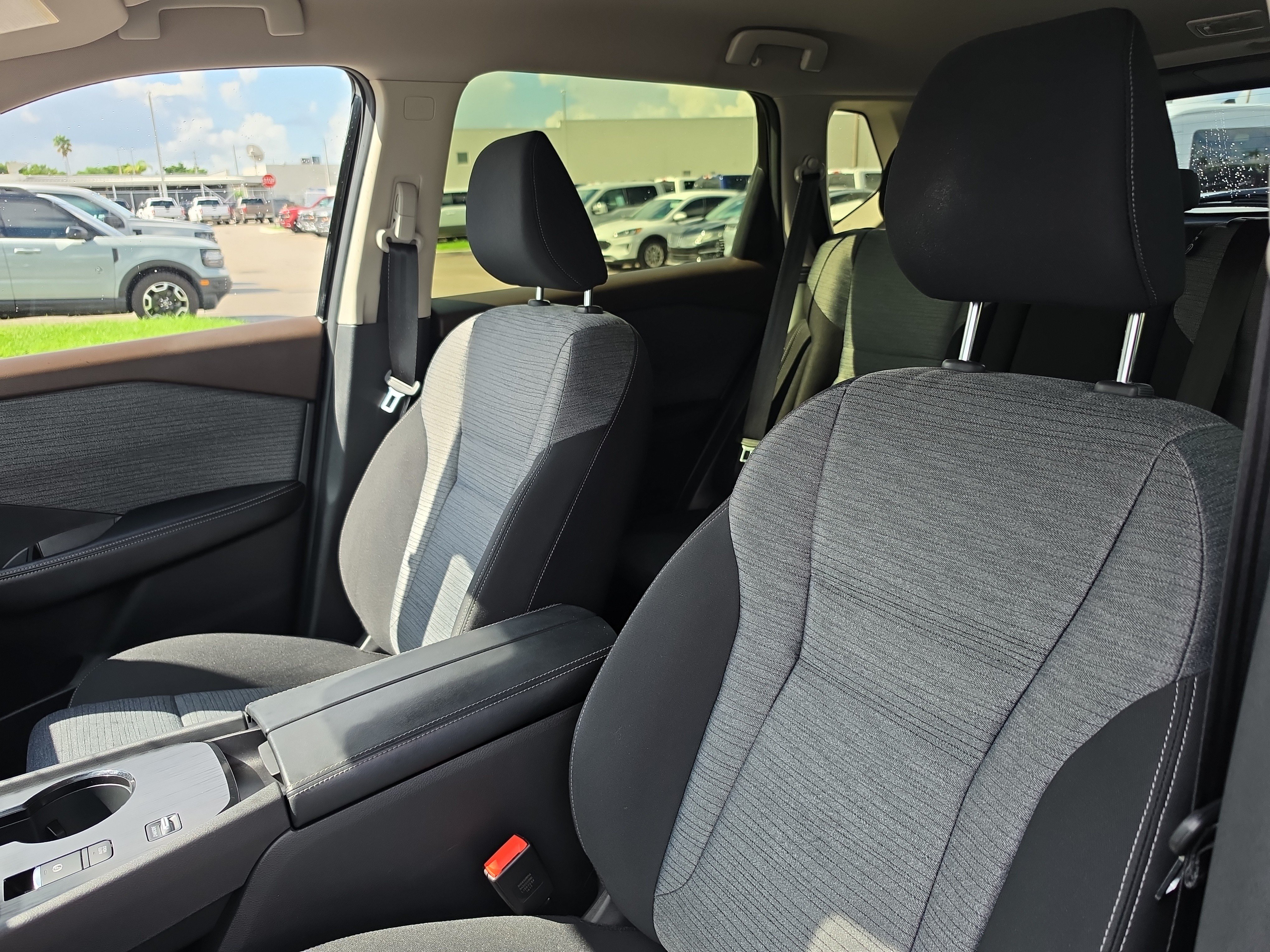 Used 2023 Nissan Rogue SV FWD image 9