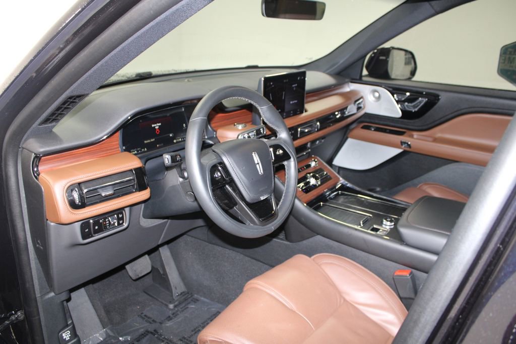 Used 2024 Lincoln Aviator Reserve w/ Equipment Group 201A image 24