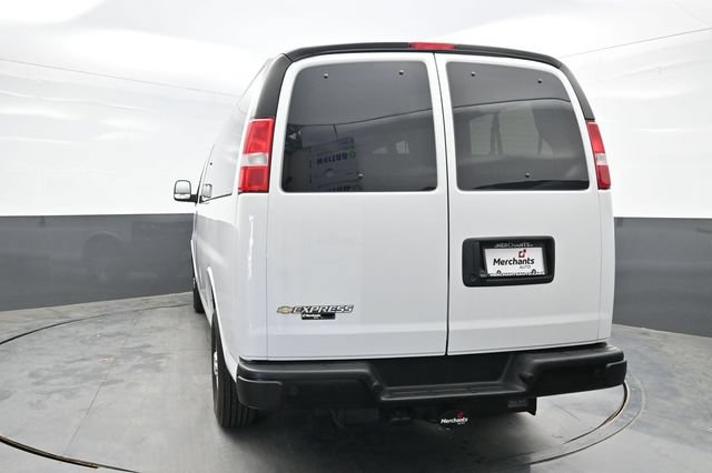 Used 2024 Chevrolet Express 3500 LS RWD image 5