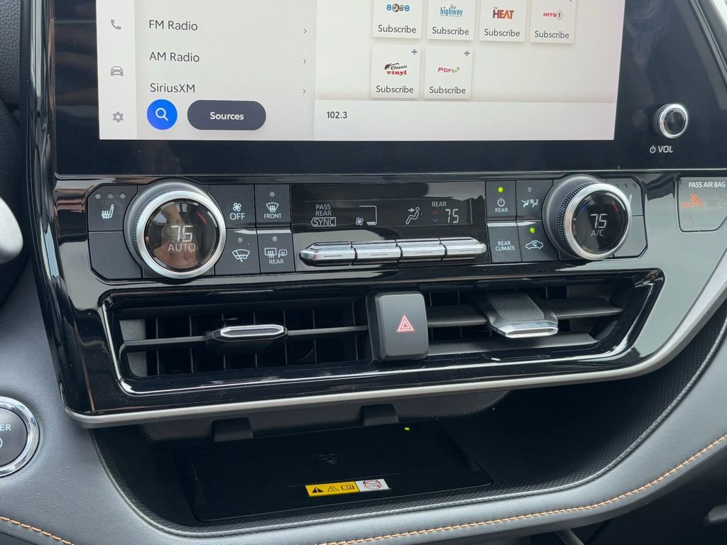 Used 2023 Toyota Highlander Bronze Edition image 11