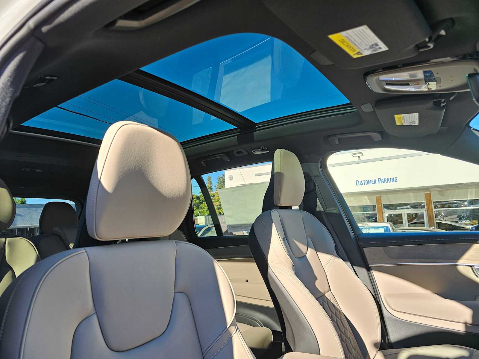 New 2026 Volvo XC90 B6 Plus w/ Protection Package Premier image 11