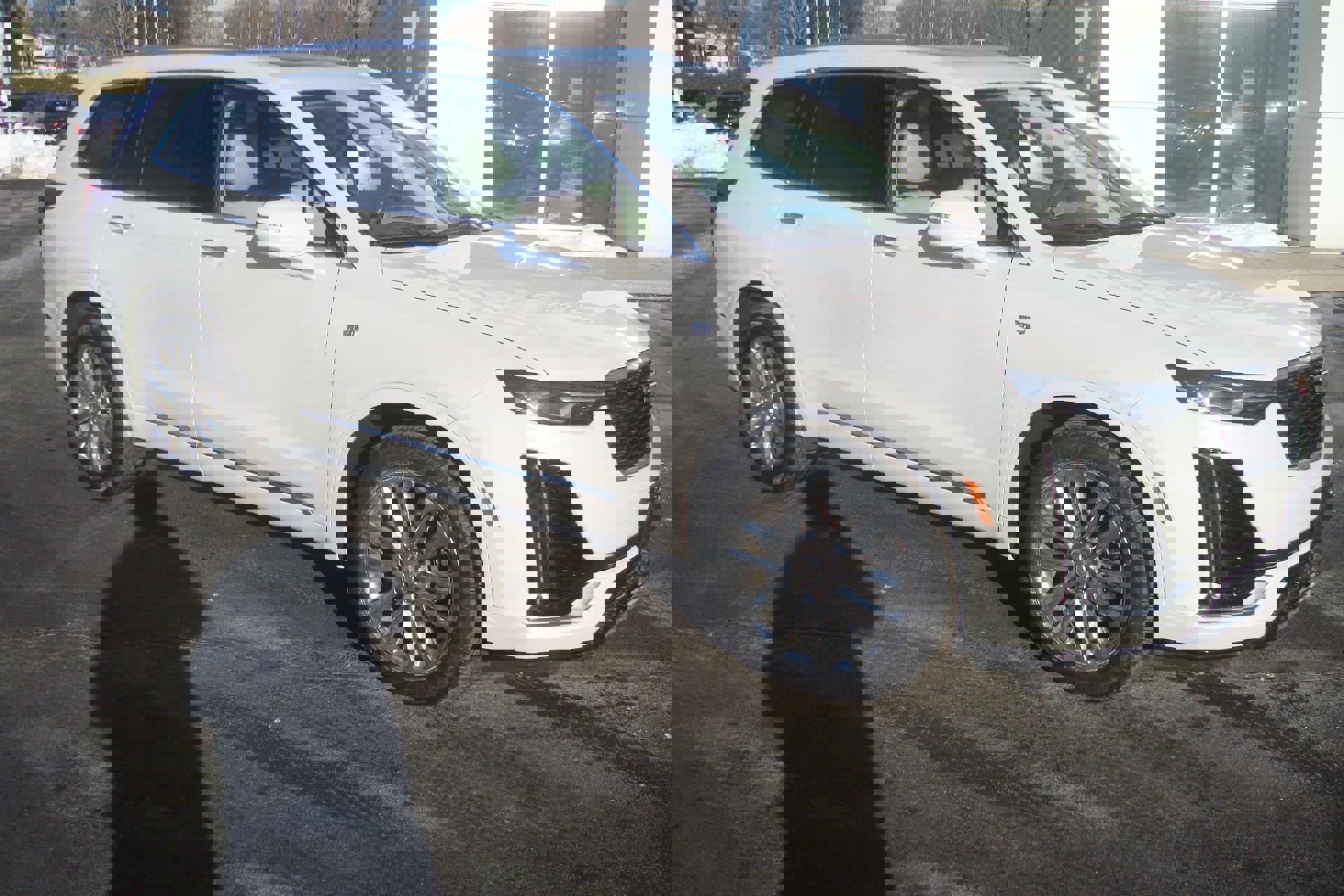 Used 2023 Cadillac XT6 Premium Luxury image 3