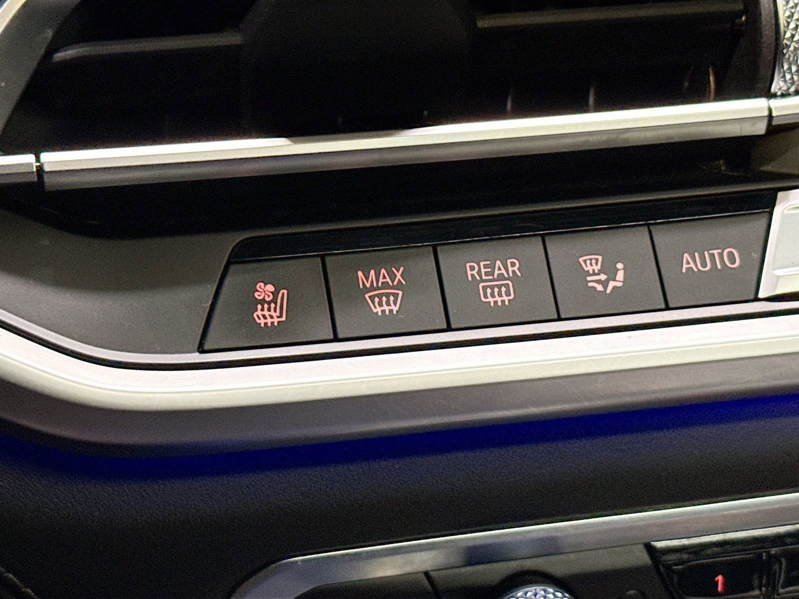 Used 2020 BMW X7 M50i w/ Dynamic Handling Package image 23