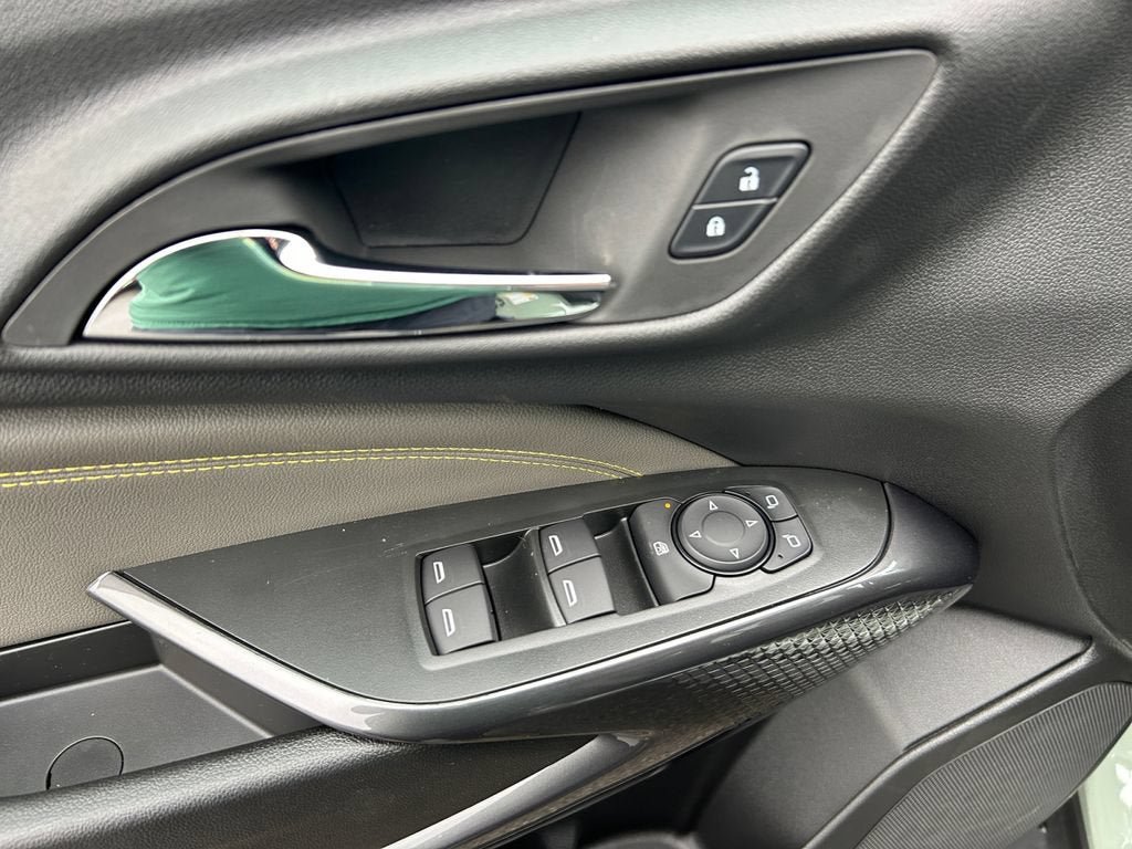 New 2026 Chevrolet Trax ACTIV w/ Sunroof Package FWD image 23
