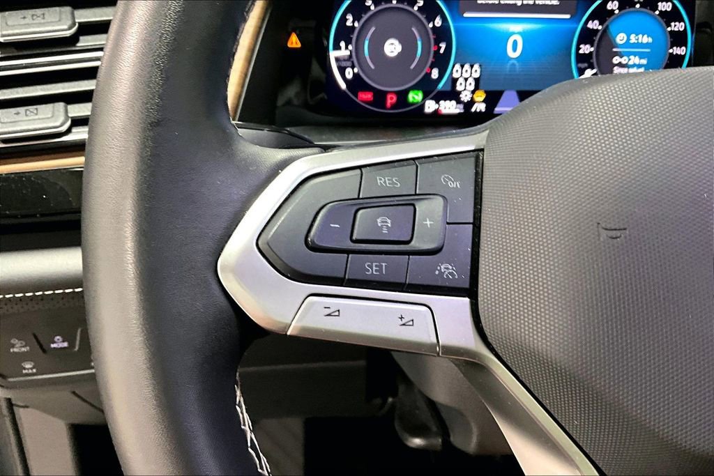 Used 2025 Volkswagen Atlas SE image 23