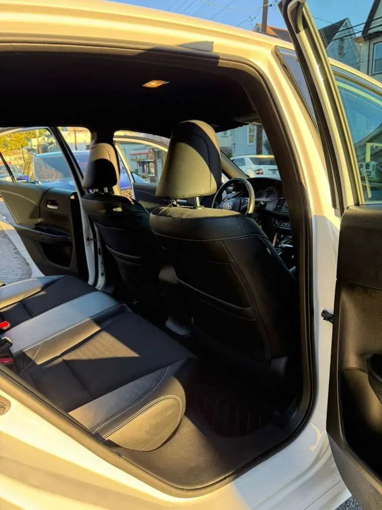 Used 2017 Honda Accord Sport image 9