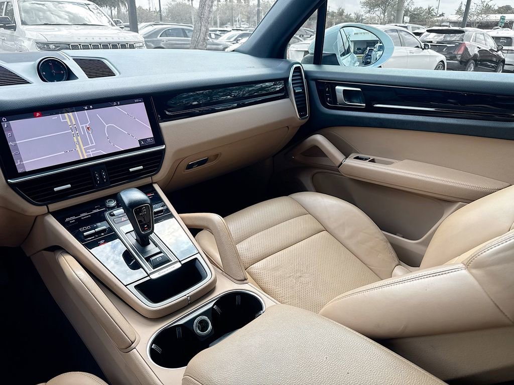 Used 2019 Porsche Cayenne Base image 24