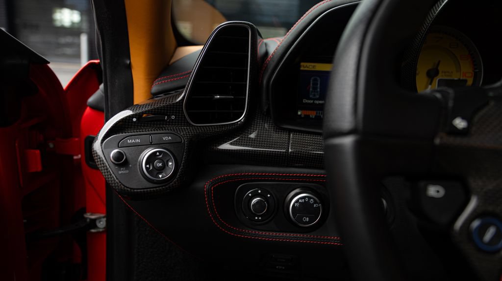 Used 2015 Ferrari 458 Spider RWD image 52