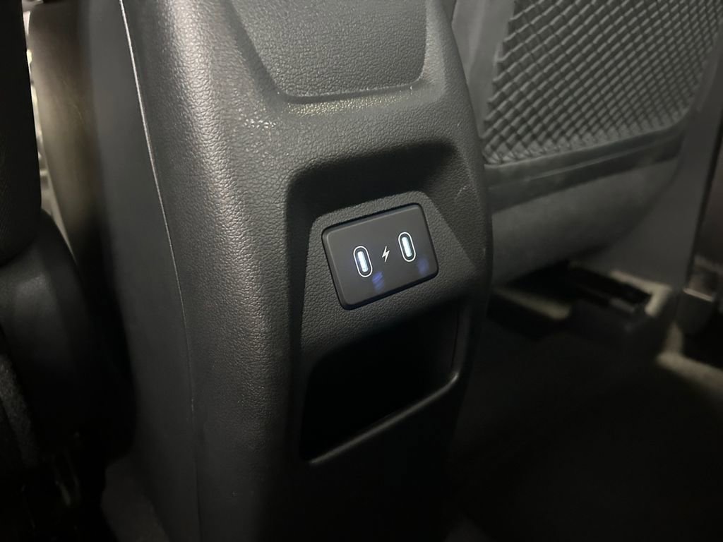 Used 2025 Hyundai Venue SEL image 35