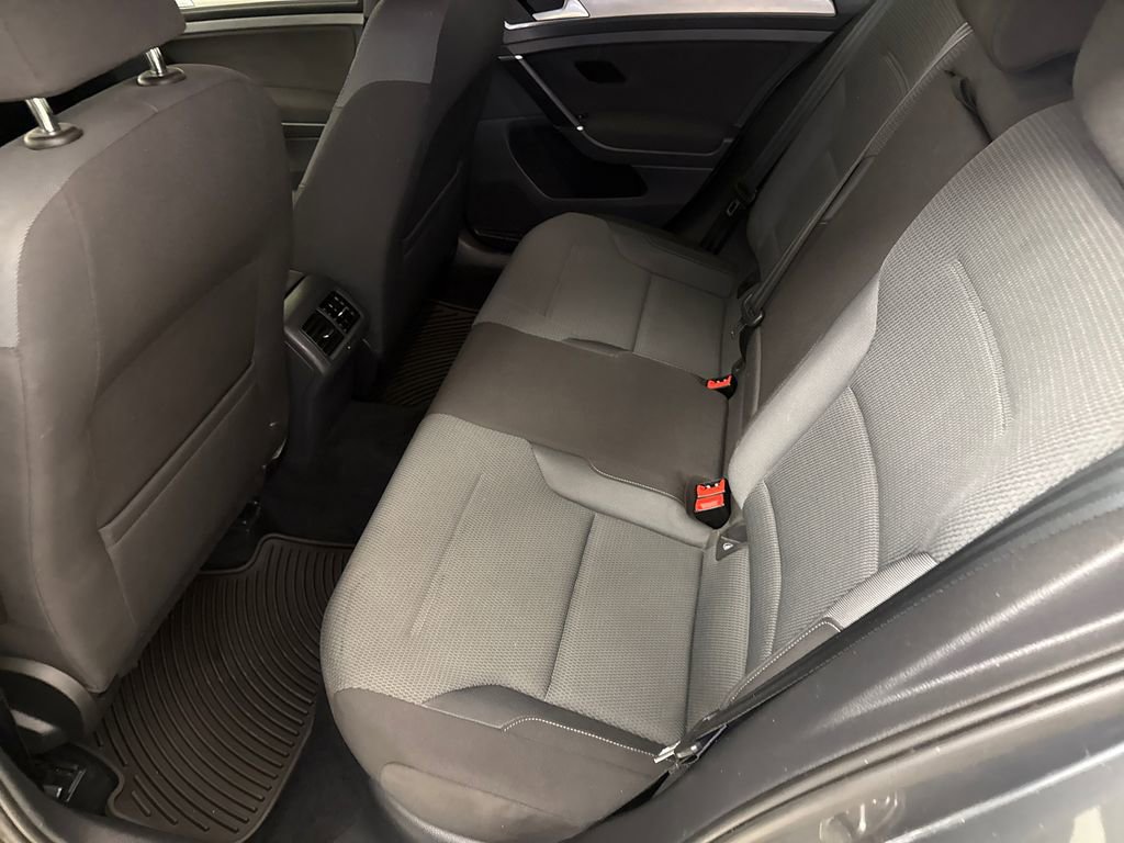 Used 2016 Volkswagen Golf S image 16