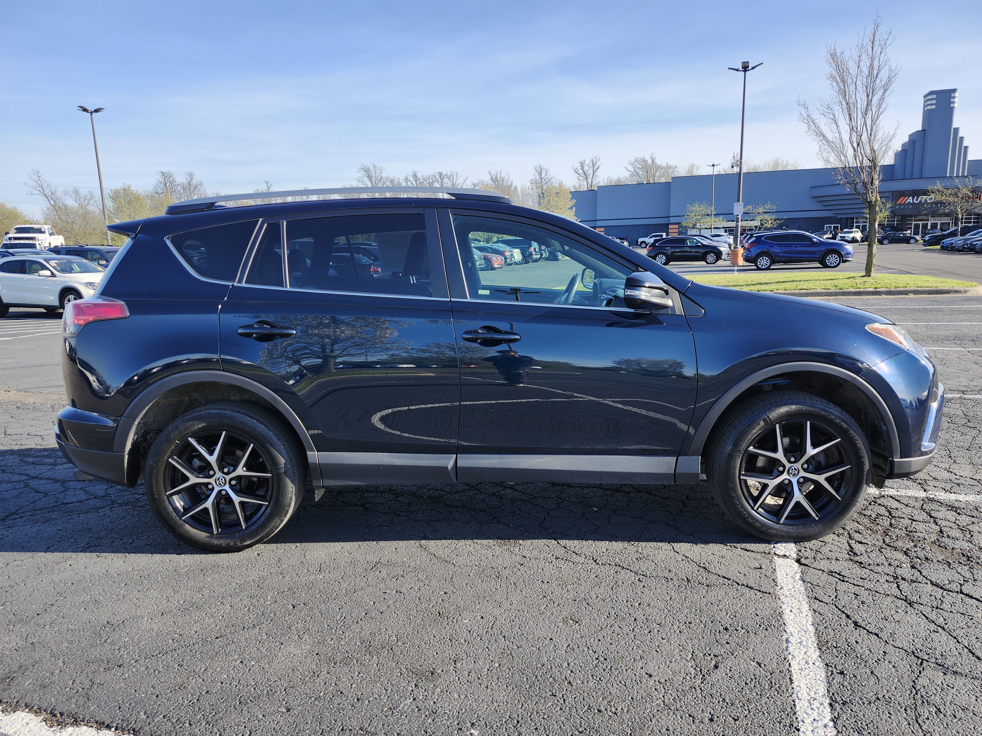 Used 2017 Toyota RAV4 SE image 18