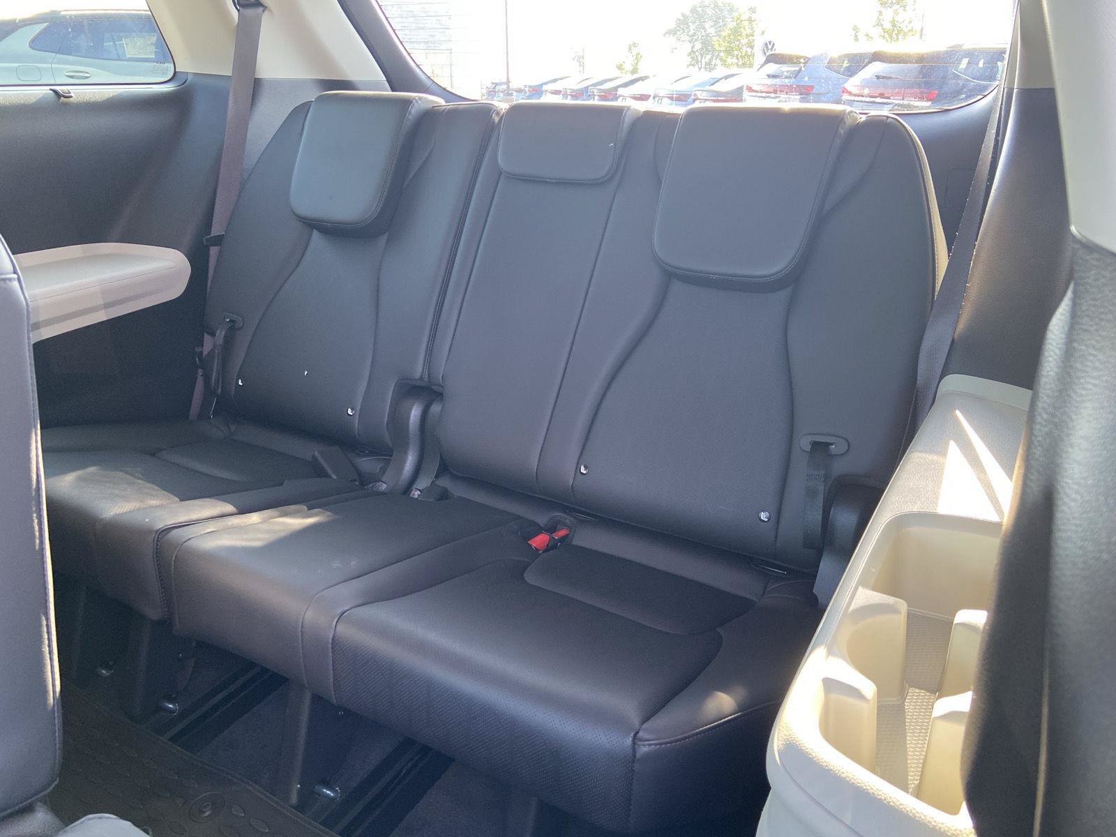 Used 2023 Kia Carnival EX FWD image 18