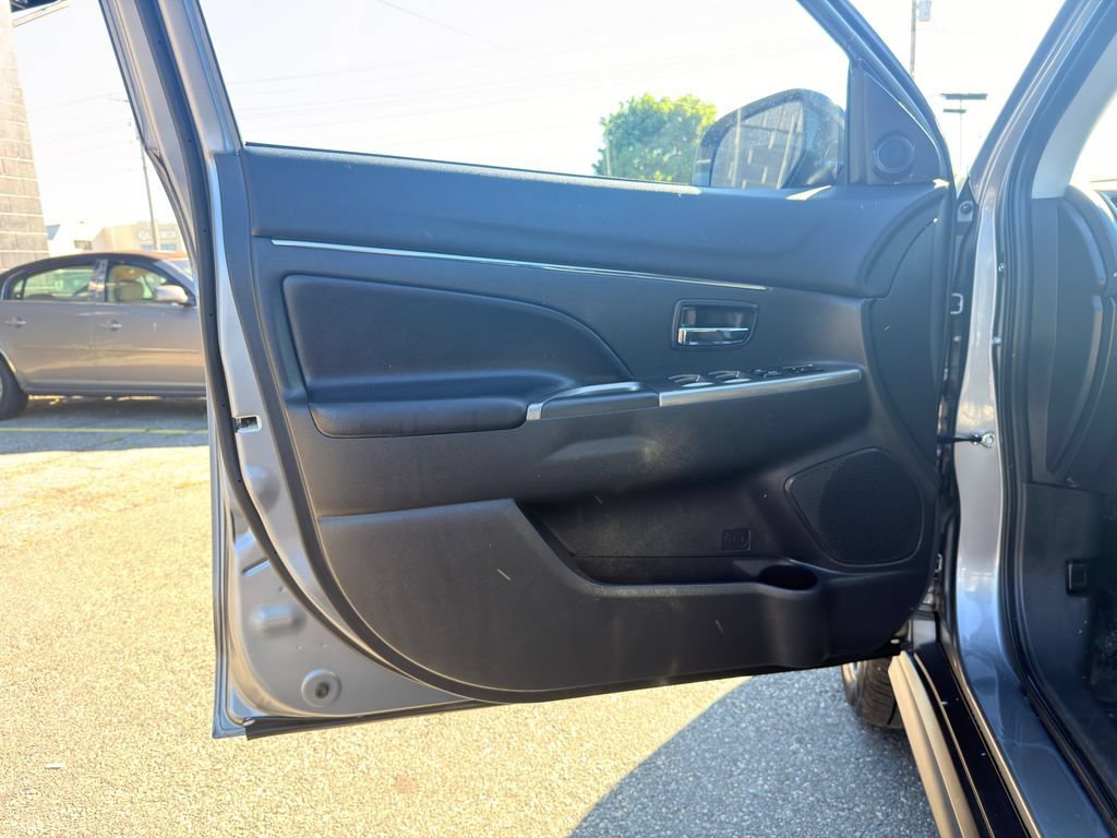 Used 2023 Mitsubishi Outlander Sport SE AWD/4WD image 19