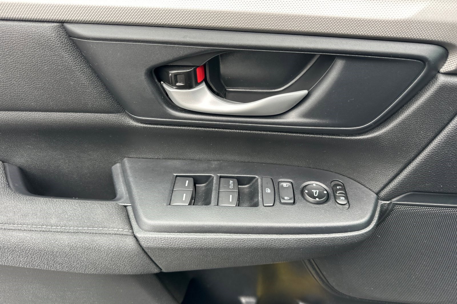 Used 2019 Honda CR-V LX image 12