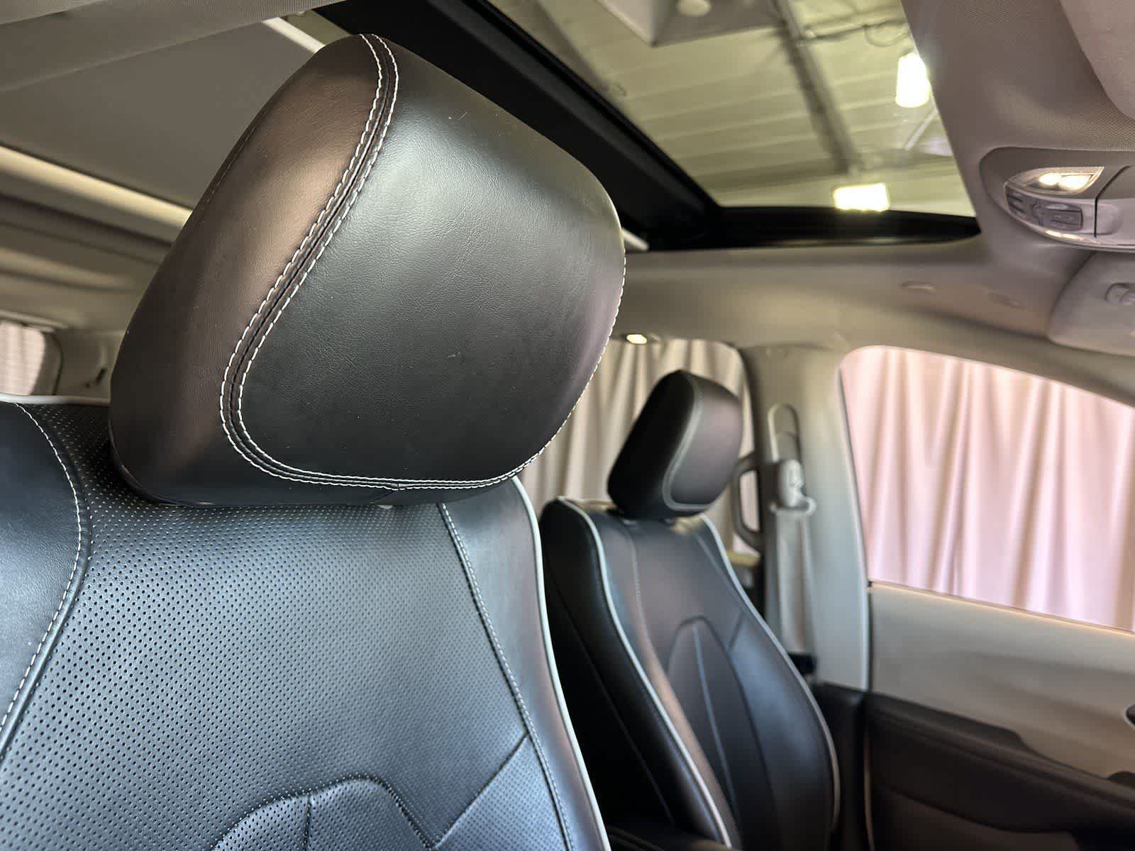 Used 2023 Chrysler Pacifica Limited FWD image 19