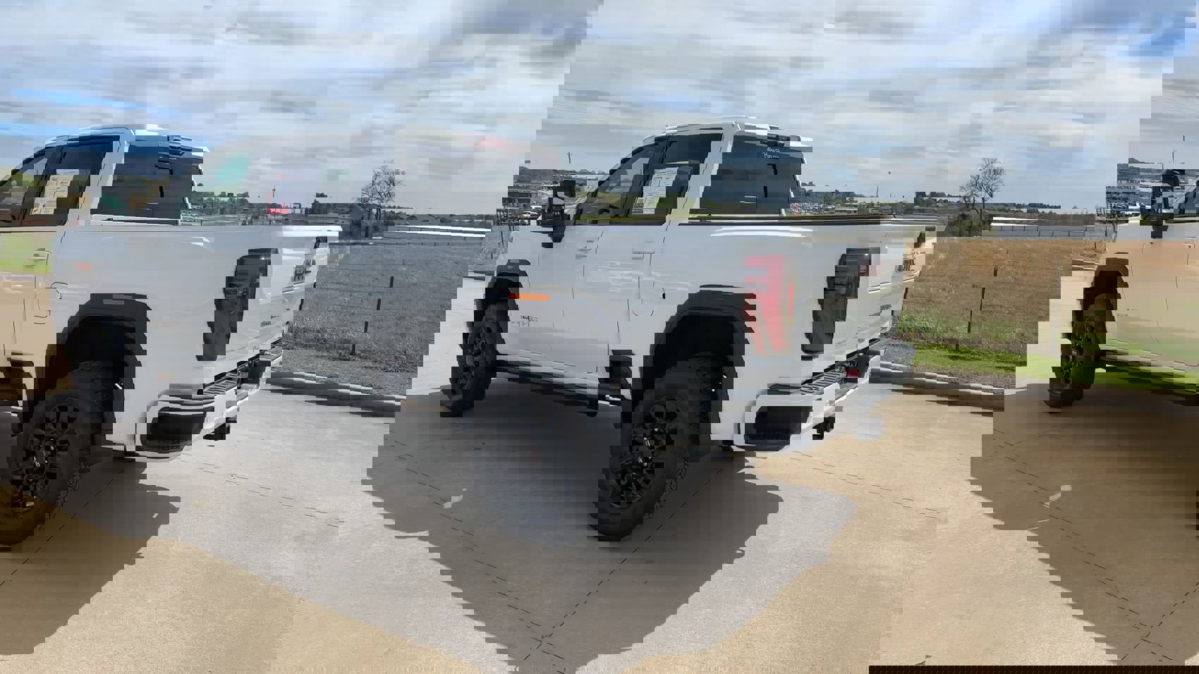 Used 2024 GMC Sierra 2500 AT4 w/ AT4 Premium Plus Package image 7