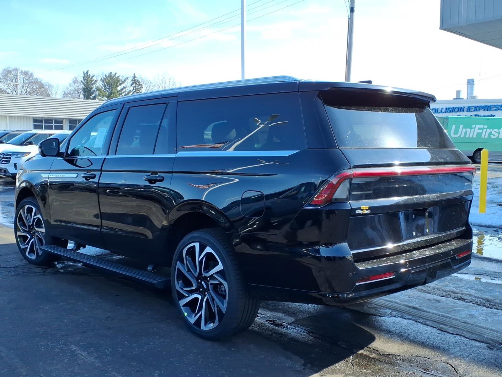 New 2026 Lincoln Navigator L Reserve AWD/4WD image 10