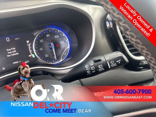 Used 2023 Chrysler Pacifica Touring-L FWD image 21