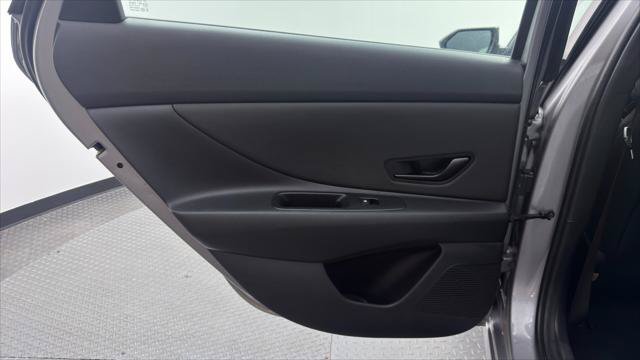 Used 2025 Hyundai Elantra Sport FWD image 18