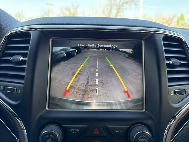 Used 2016 Jeep Grand Cherokee Limited image 18