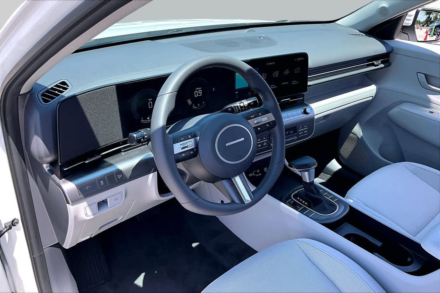 Certified 2025 Hyundai Kona SEL AWD/4WD image 32