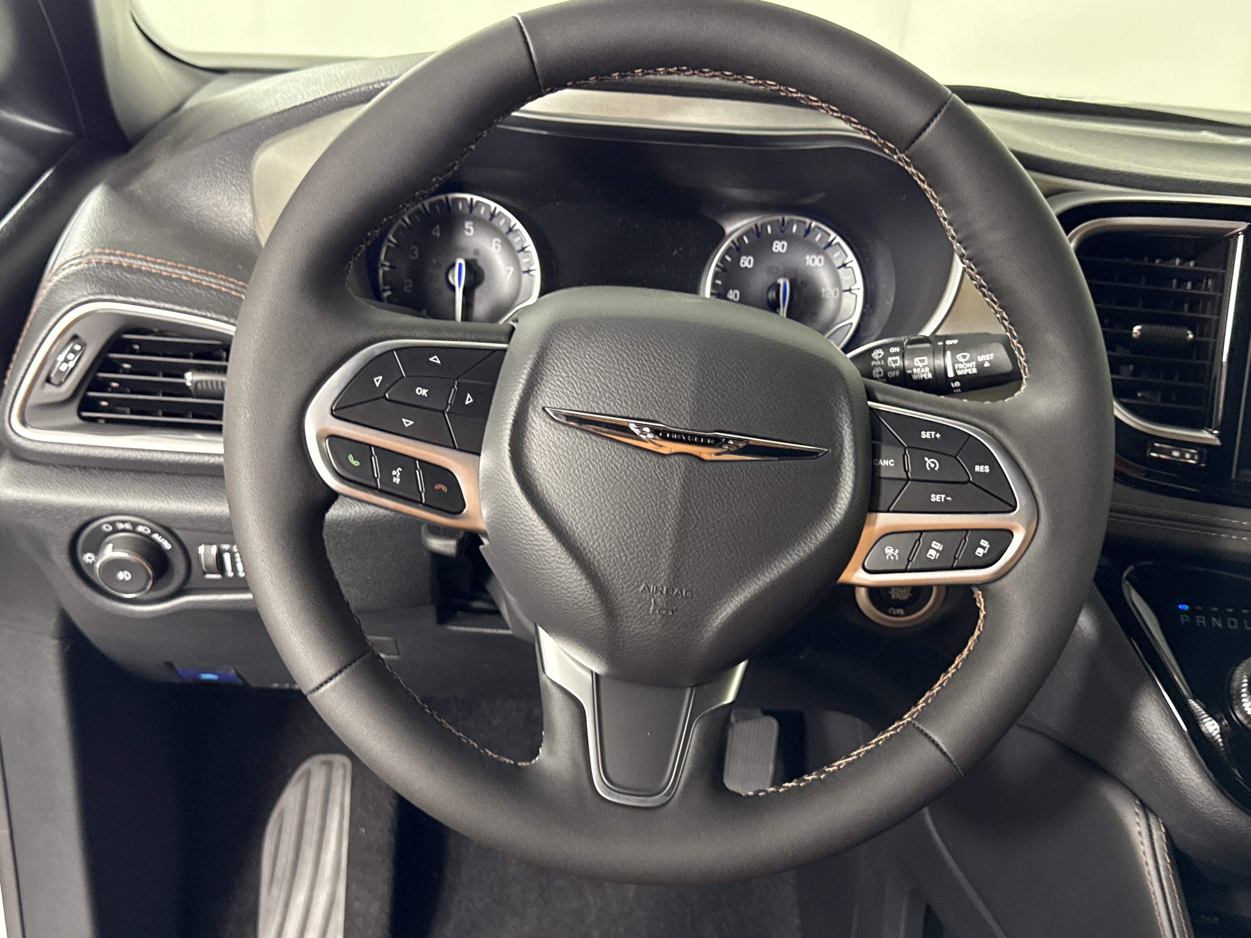 New 2026 Chrysler Pacifica Pinnacle image 13