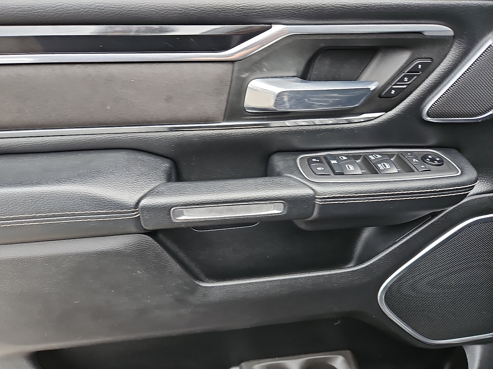 Used 2021 RAM 1500 Laramie AWD/4WD image 12