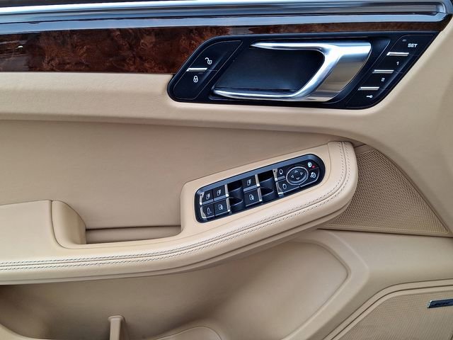 Certified 2017 Porsche Macan Turbo image 17