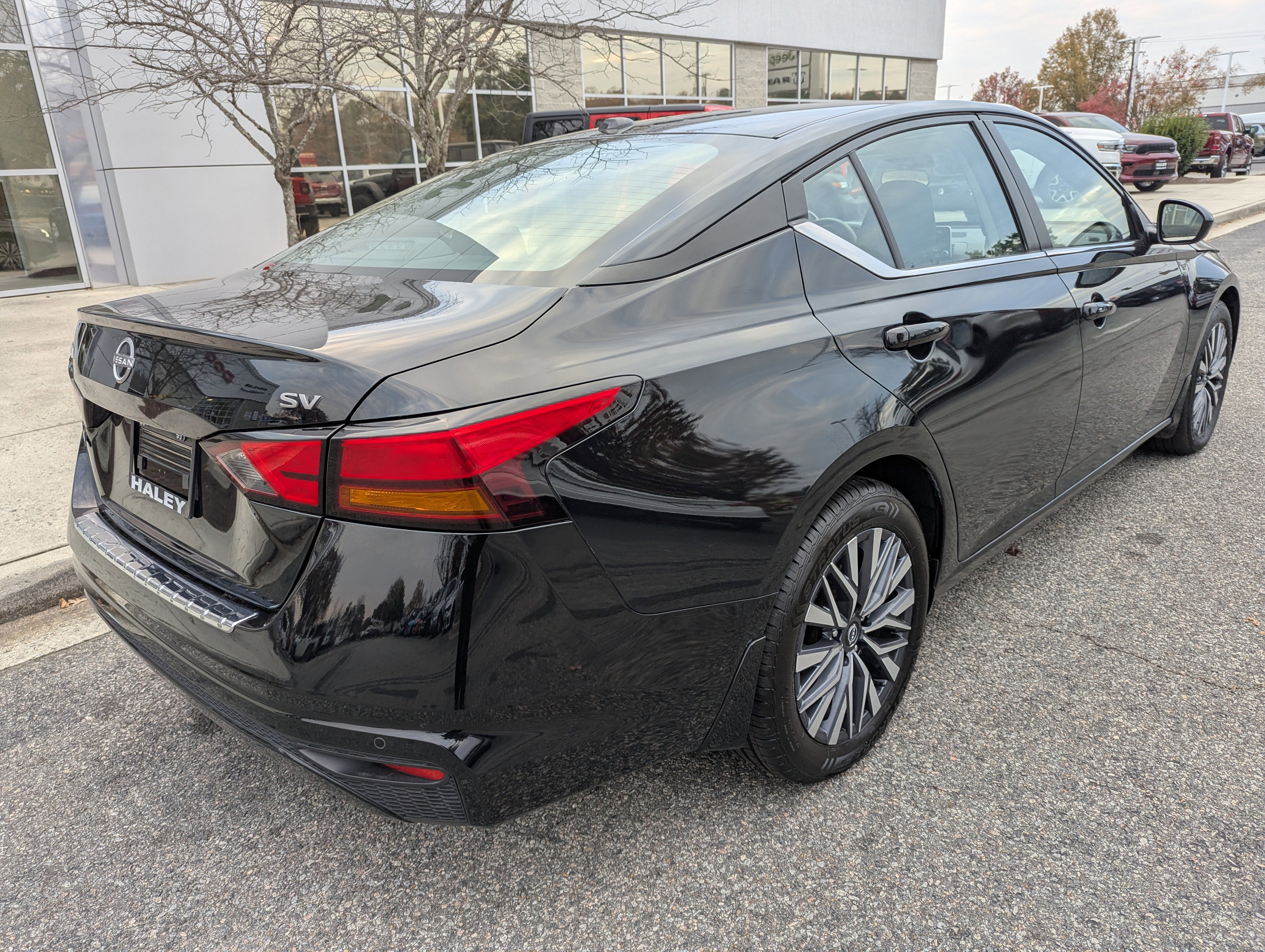 Used 2023 Nissan Altima 2.5 SV image 8