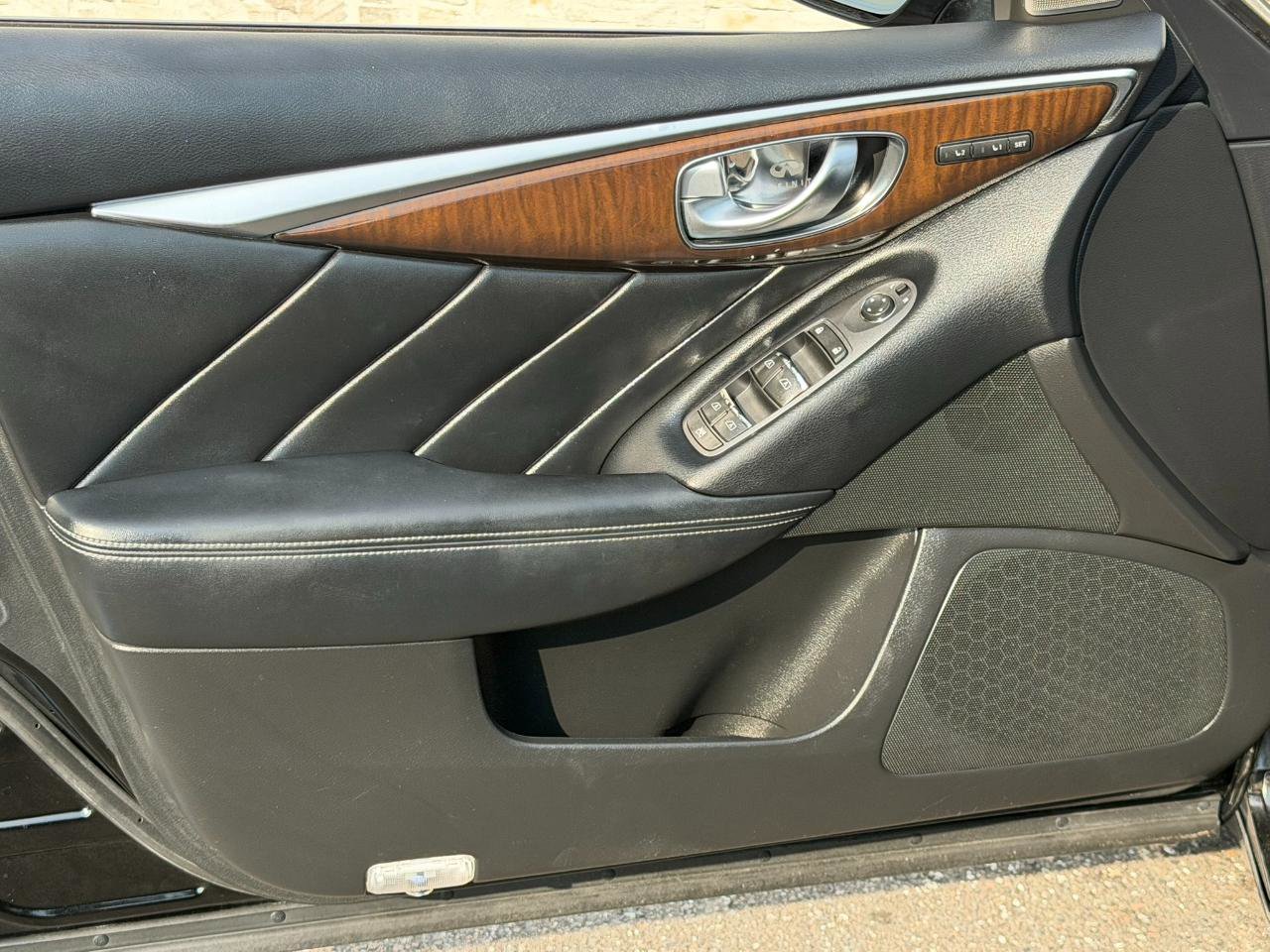 Used 2014 INFINITI Q50 Premium w/ Technology Package RWD image 27