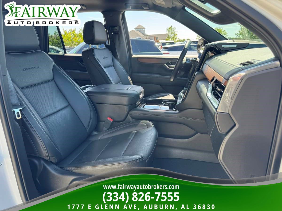 Used 2025 GMC Yukon Denali AWD/4WD image 17