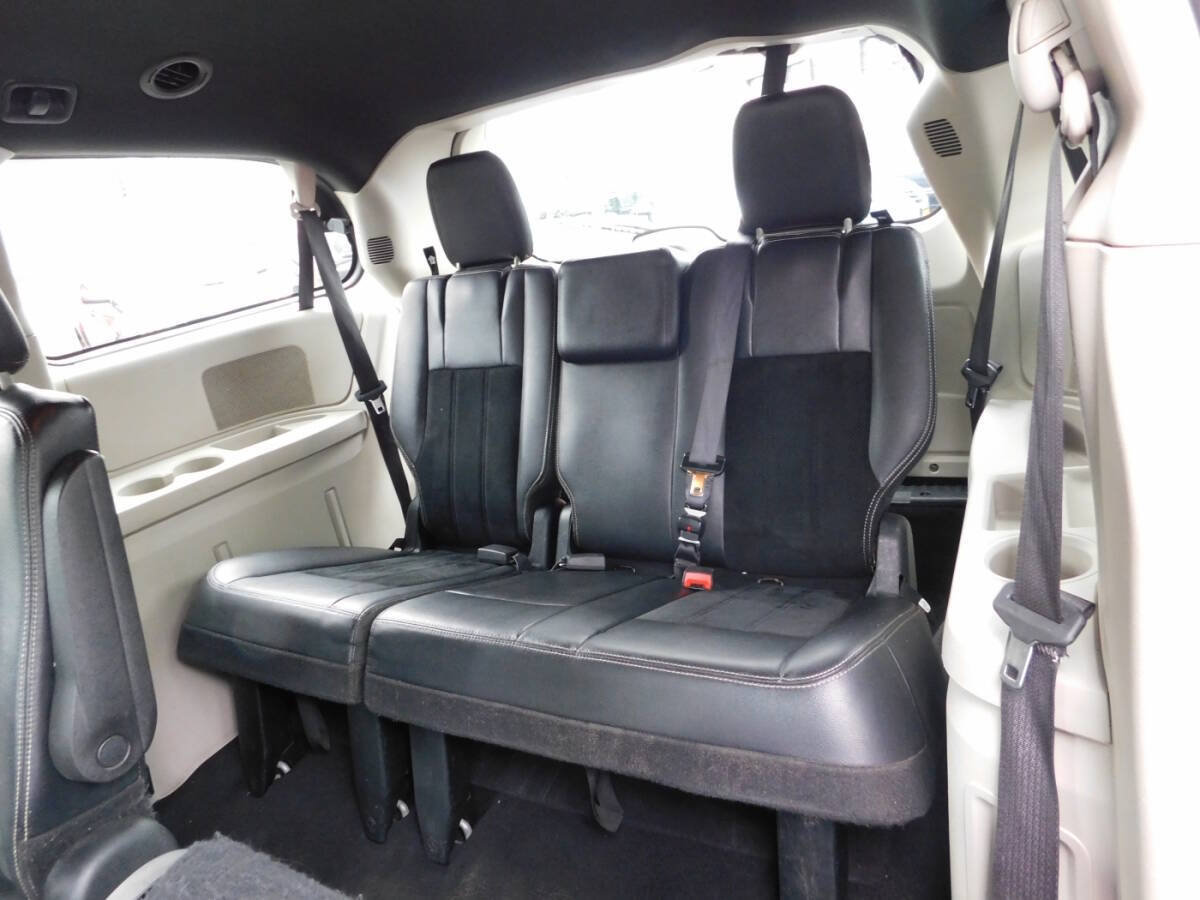 Used 2017 Dodge Grand Caravan SXT FWD image 6