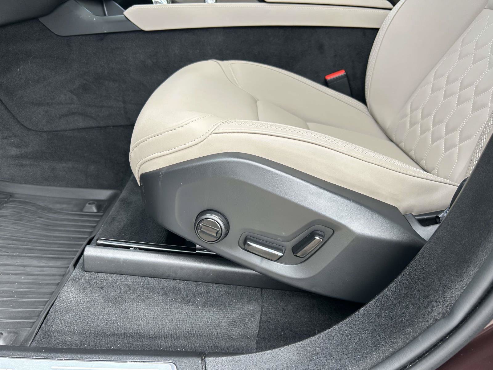 Certified 2025 Volvo XC90 B6 Core w/ Climate Package AWD/4WD image 20