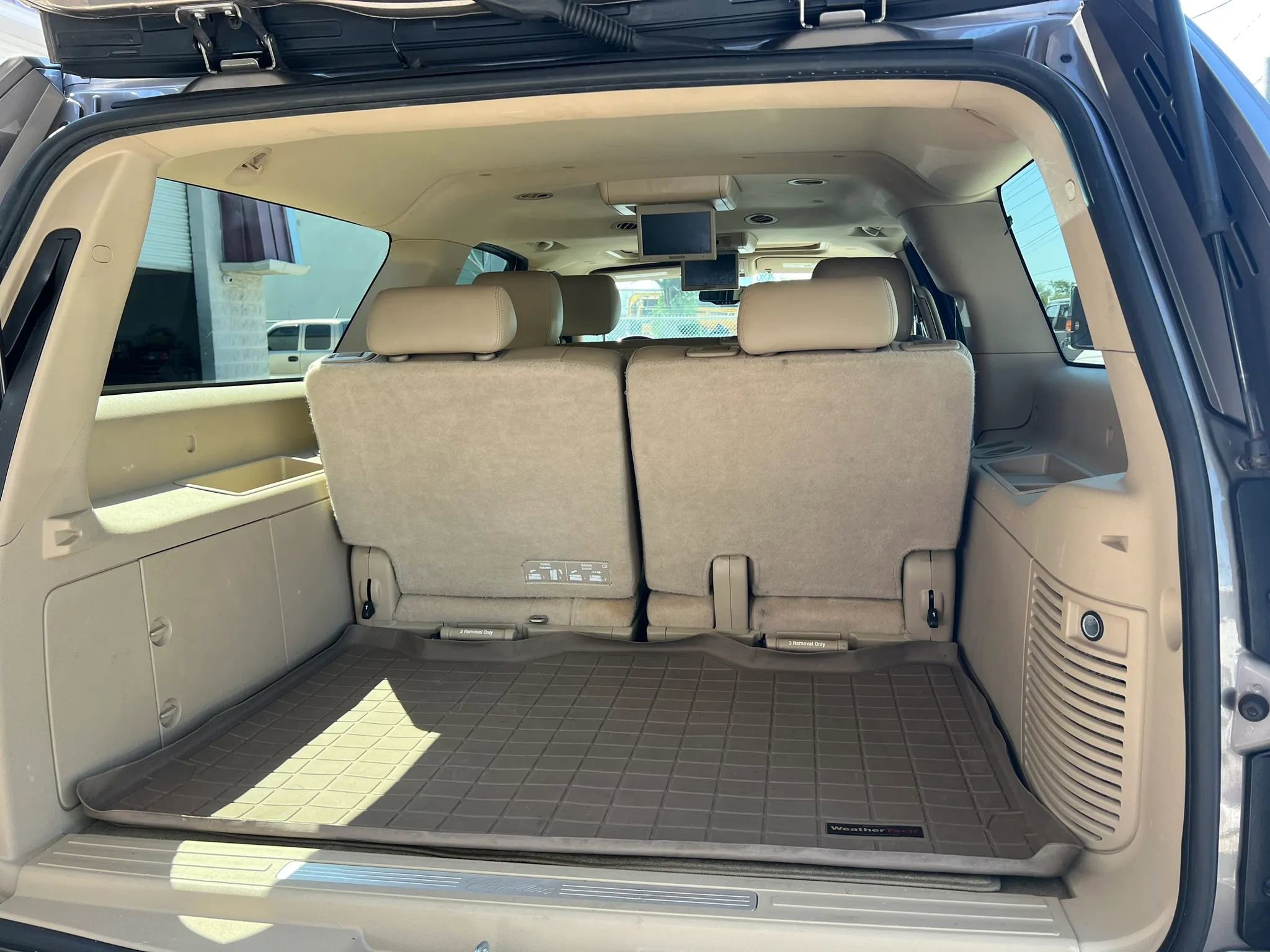 Used 2014 Cadillac Escalade ESV Luxury AWD/4WD image 16