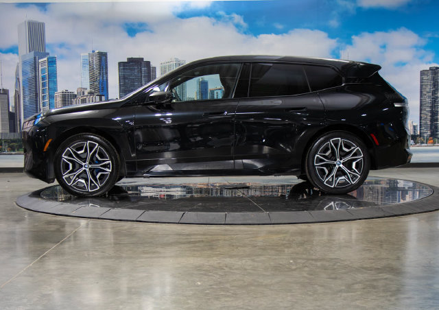 Used 2024 BMW iX xDrive50 w/ Premium Package AWD/4WD image 4