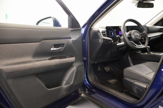 Used 2025 Nissan Kicks SV FWD image 8