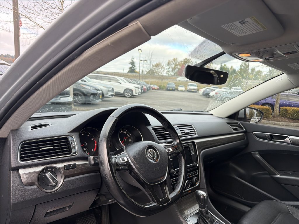 Used 2018 Volkswagen Passat 2.0T SE FWD image 11