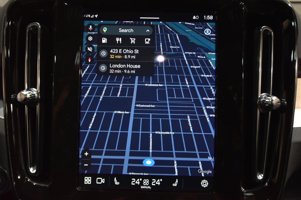 Used 2025 Volvo XC40 B5 Core image 29