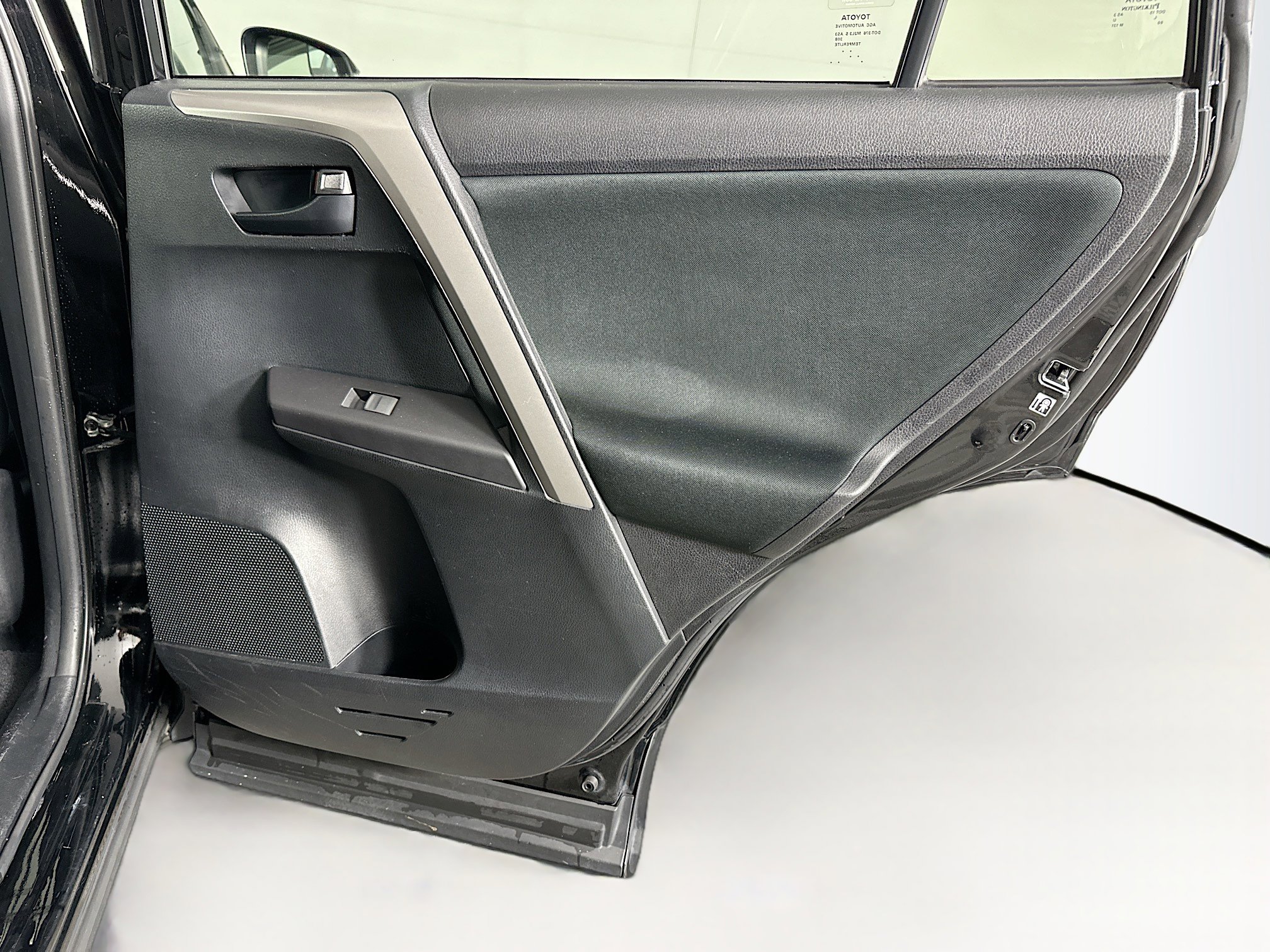 Used 2016 Toyota RAV4 LE image 28