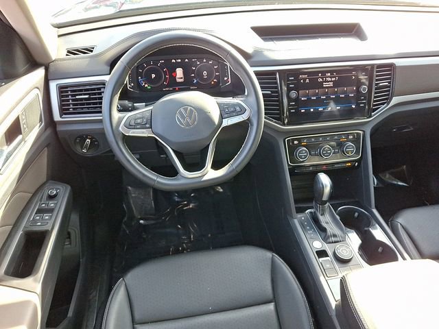Used 2023 Volkswagen Atlas SE w/ Black Wheel Package image 15