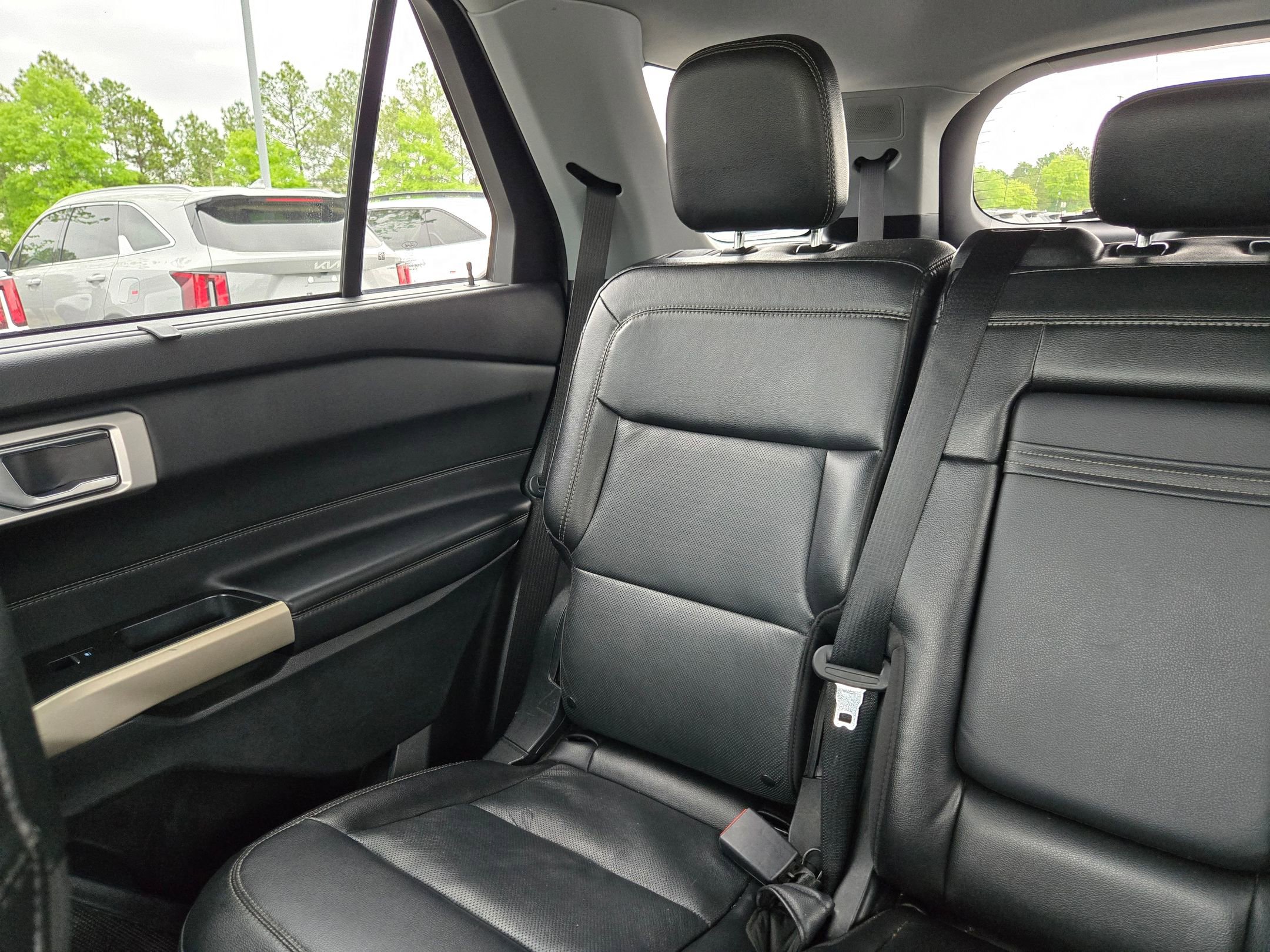 Used 2021 Ford Explorer Limited RWD image 12