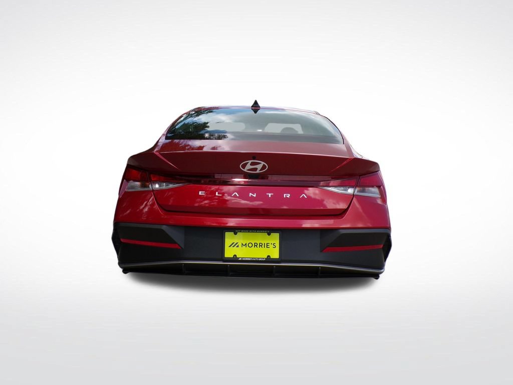 Certified 2025 Hyundai Elantra SE FWD image 4
