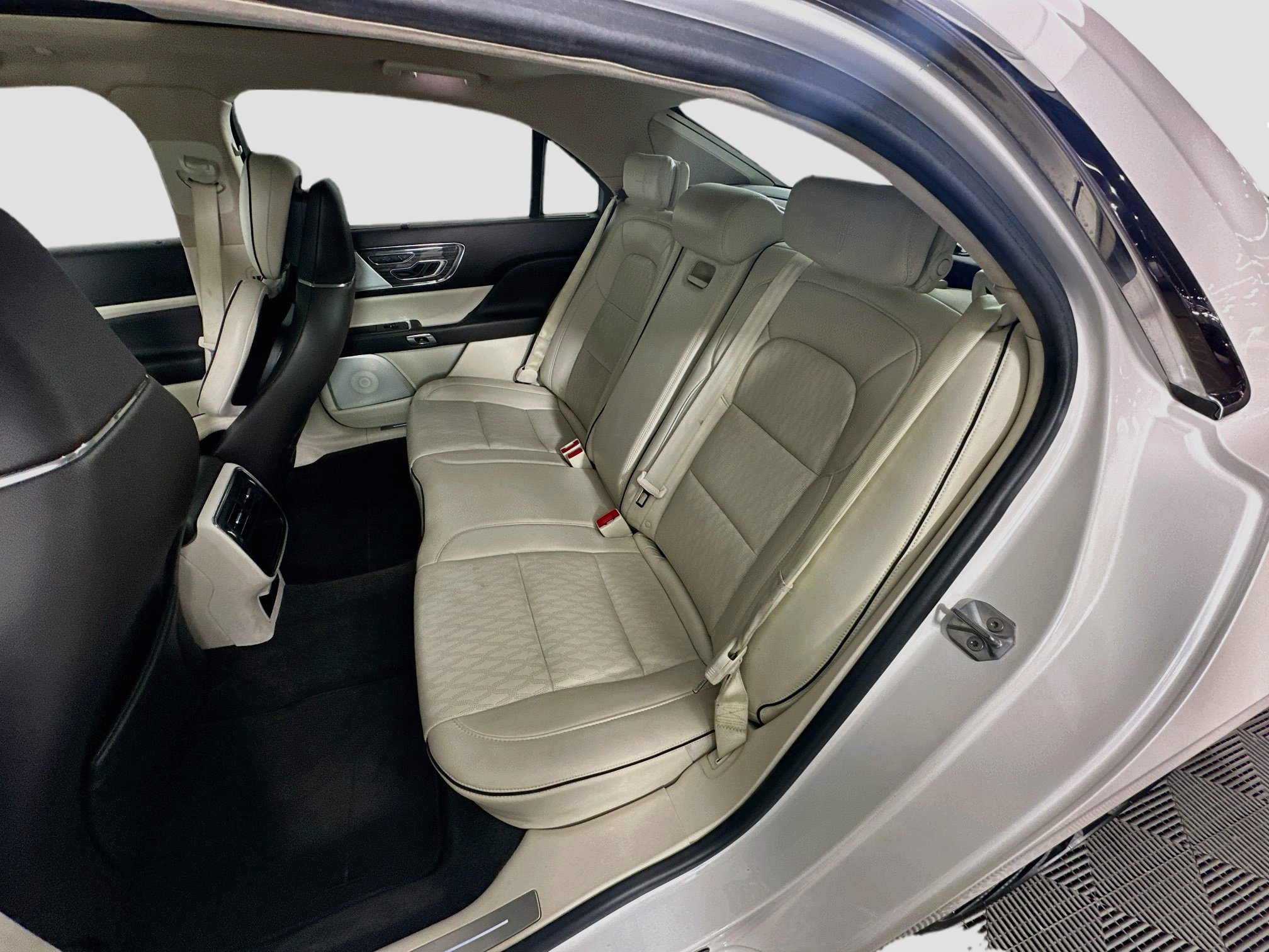 Used 2018 Lincoln Continental Black Label AWD/4WD image 30