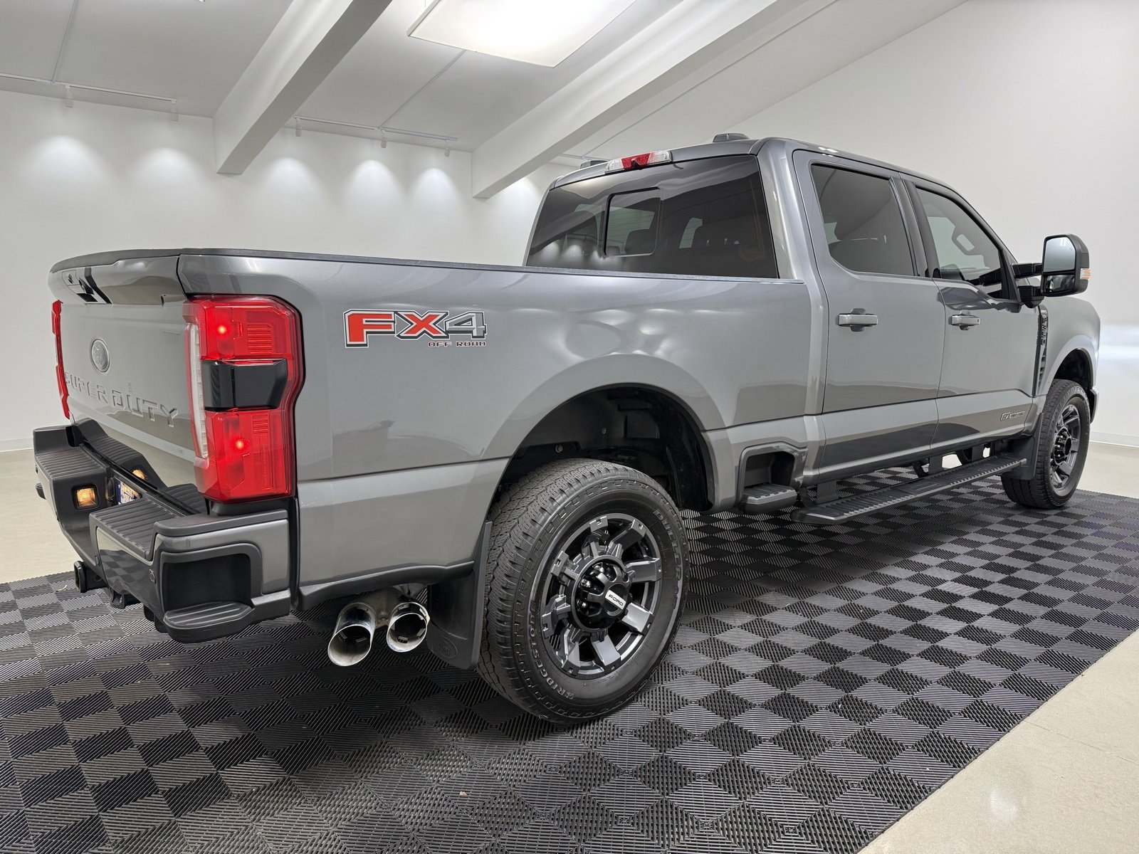 Used 2023 Ford F350 Lariat w/ Sport Appearance Package image 6