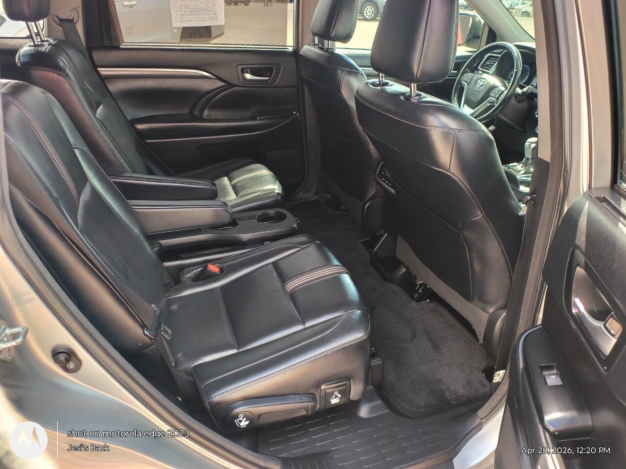Used 2018 Toyota Highlander SE w/ Carpet Mat Package (TMS) AWD/4WD image 12